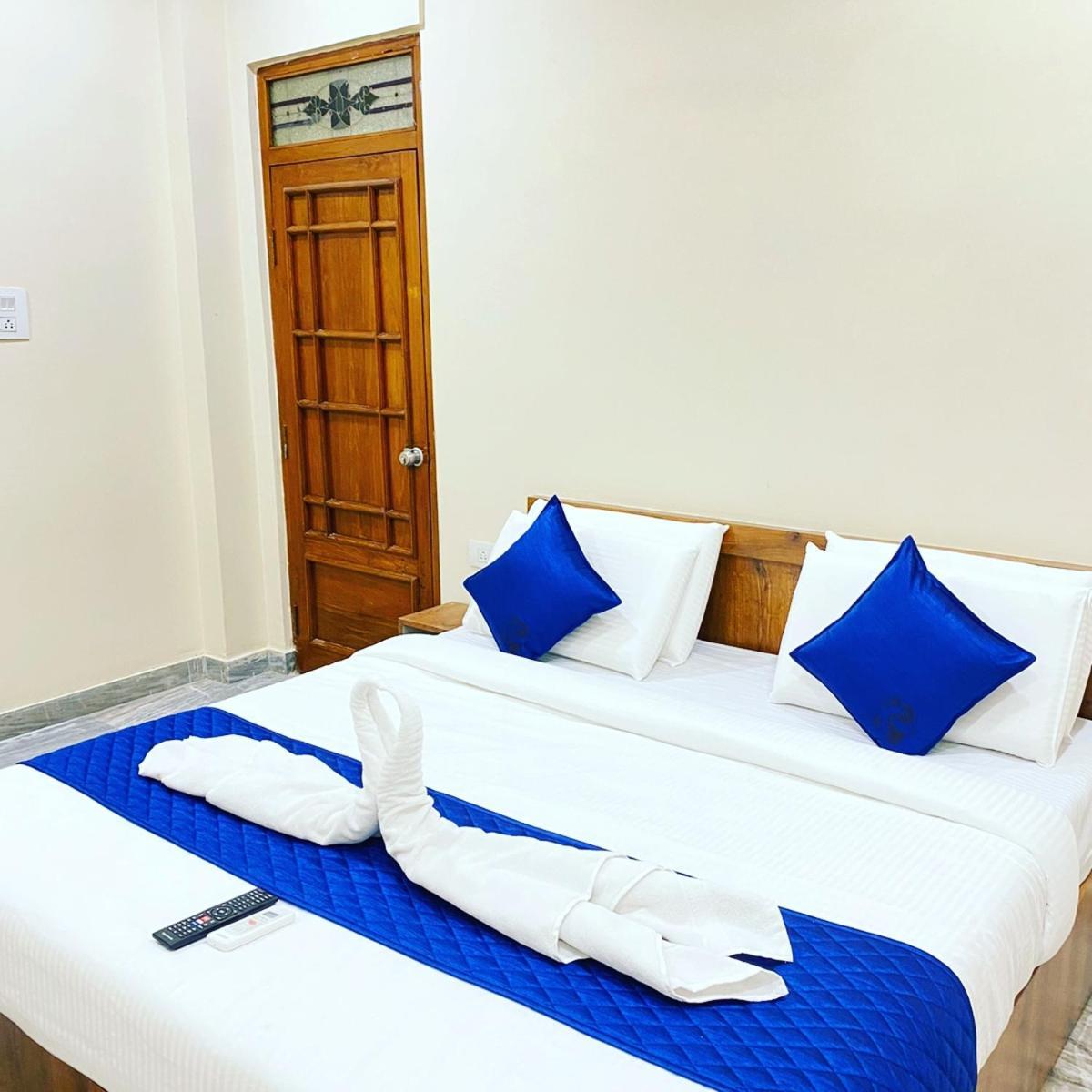 Hotel Kp Suites Metro Hyderabad Exterior photo